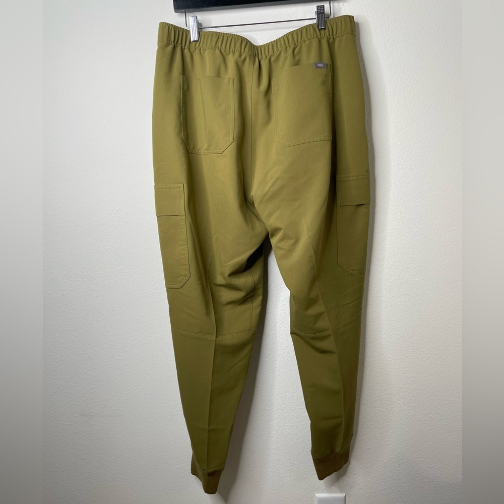 FIGS Martini Olive Nala polo scrub Set. XL - Picture 6 of 7